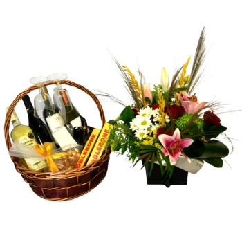 4 Wine Basket with plastic glass, Nuts, Toblerone and Flower Box